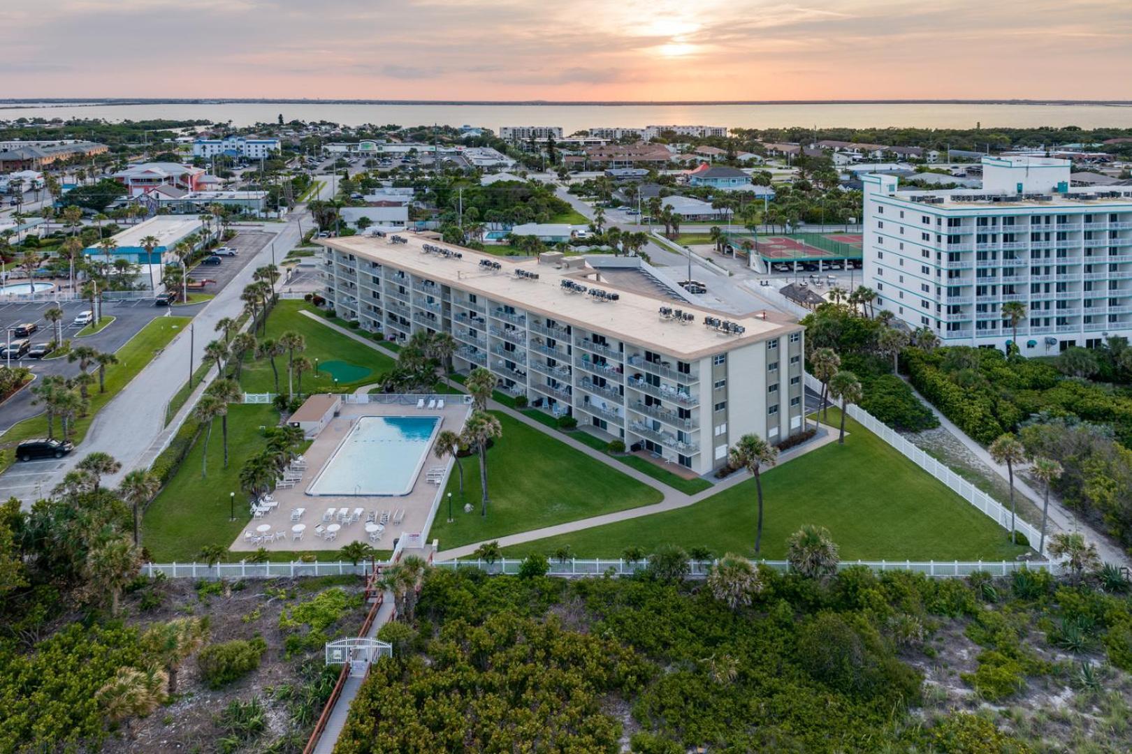 Cocoa Beach Towers Exterior foto